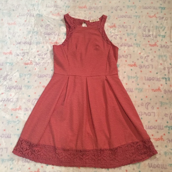 💎 (4/$30) Sz M Rewind Pink Lace Halter Dress - Picture 2 of 6